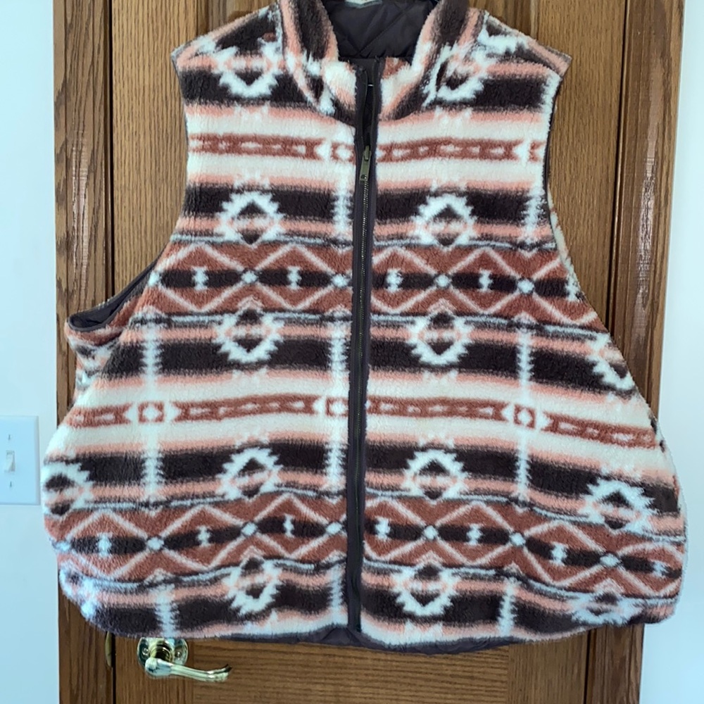 Maurices reversible Sherpa vest size 4X